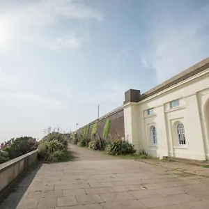 Constables - Tranquility On The Seafront Holiday home