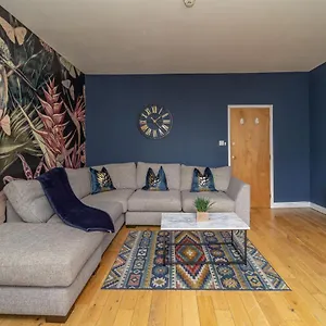 Flash Sale Train Station 3 Bedrooms Flat Bn12ter02 Apartment