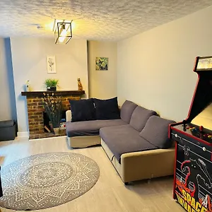 Central - 1 Bedroom Apartment, Sleeps 4 Apartment